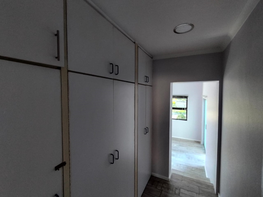 To Let 3 Bedroom Property for Rent in Loucharmante Western Cape